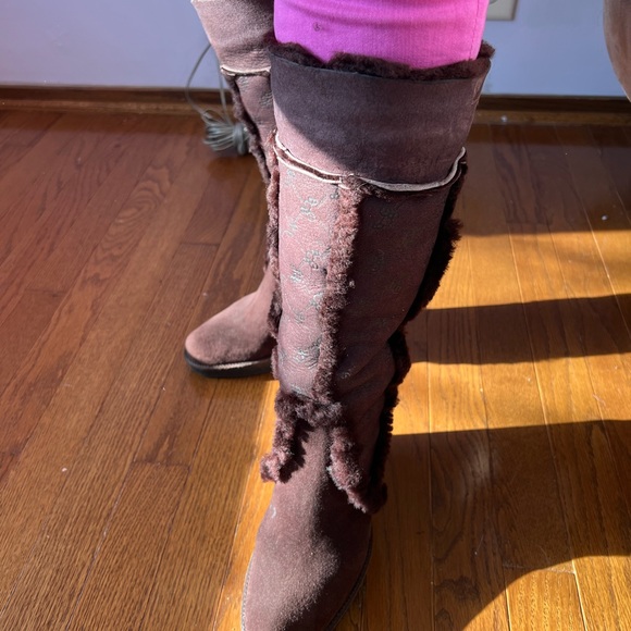 Beautiful Dk Br. BCB Girls fully lined boots like new. If you ❤️ comfortable! - Picture 10 of 10